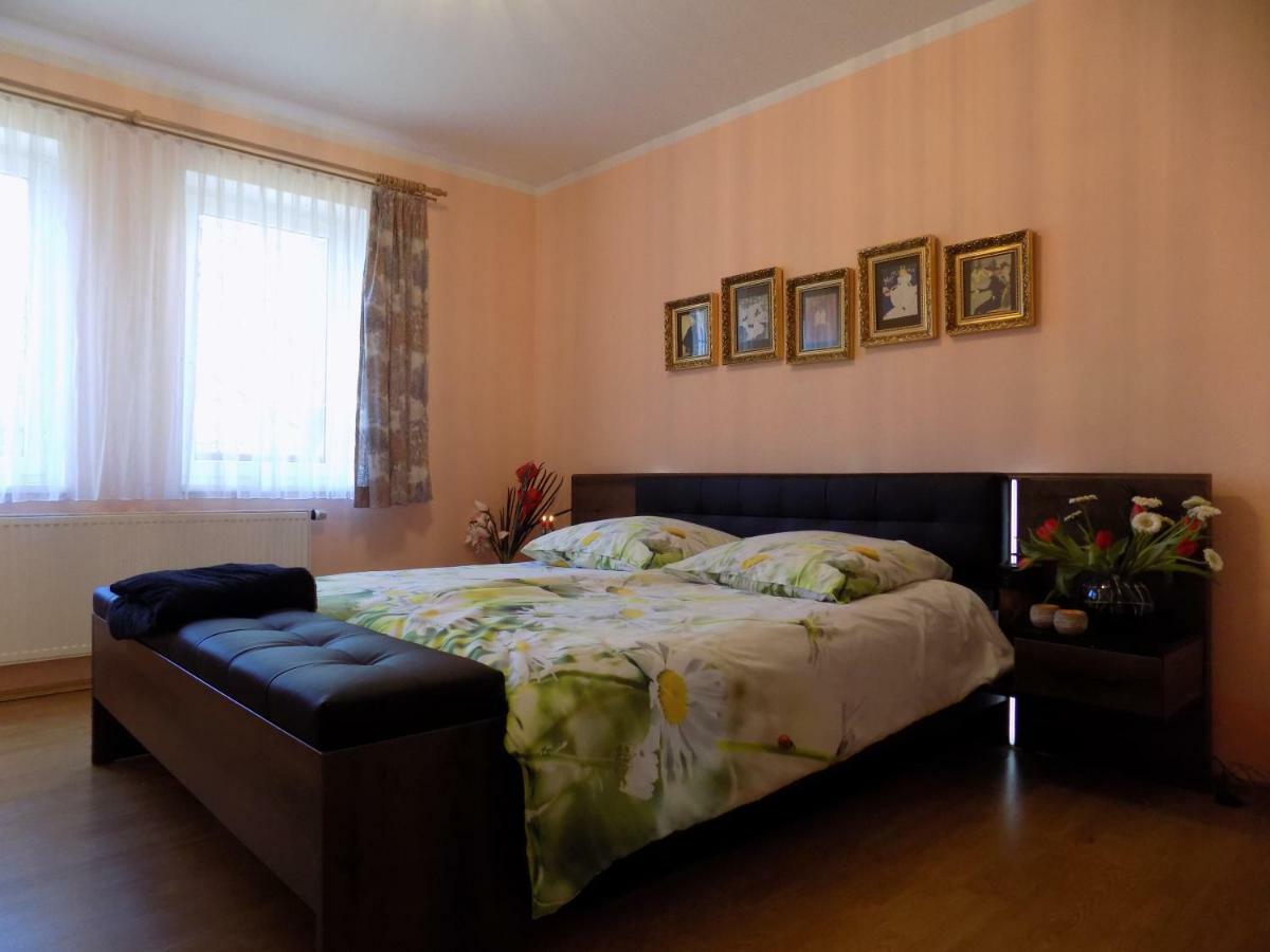 דירות Rovensko pod Troskami Landhaus Florian מראה חיצוני תמונה