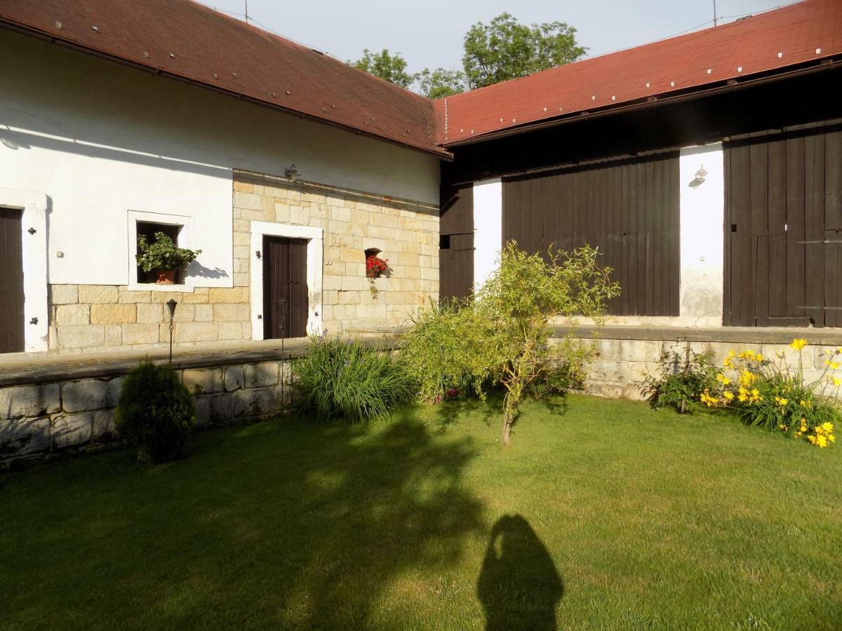 דירות Rovensko pod Troskami Landhaus Florian מראה חיצוני תמונה
